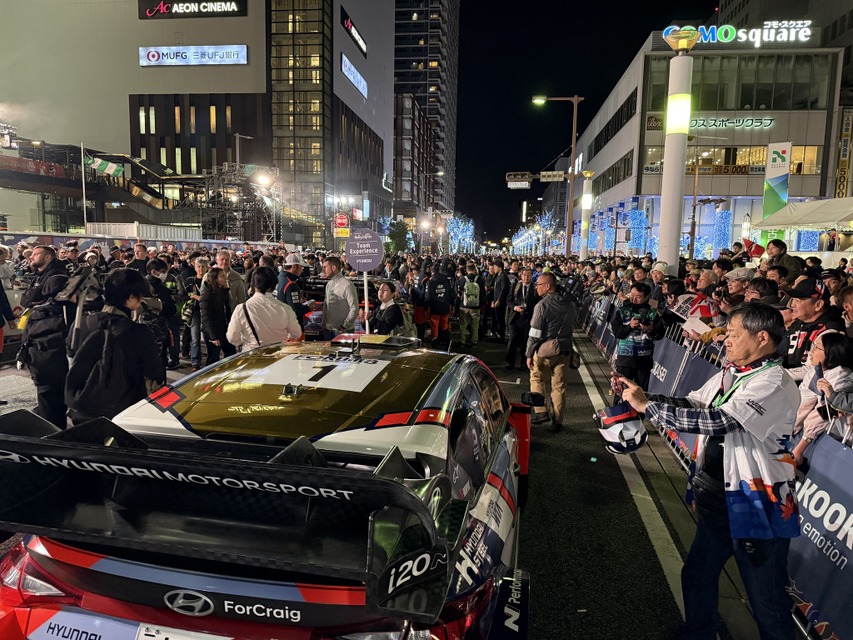 WRCラリージャパン開幕セレモニー、ラリーカー全51台が集結！ファン熱狂のパレード披露