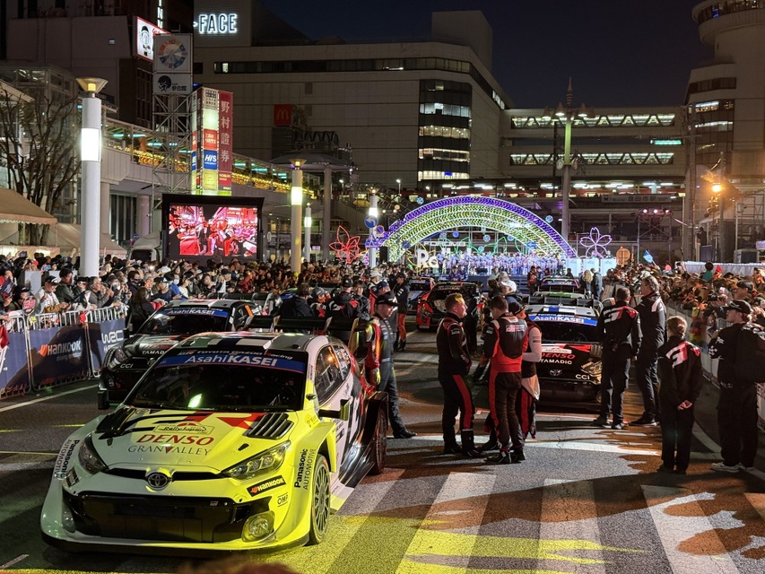 WRCラリージャパン開幕セレモニー、ラリーカー全51台が集結！ファン熱狂のパレード披露