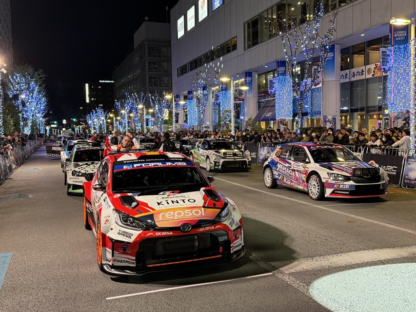 WRCラリージャパン開幕セレモニー、ラリーカー全51台が集結！ファン熱狂のパレード披露