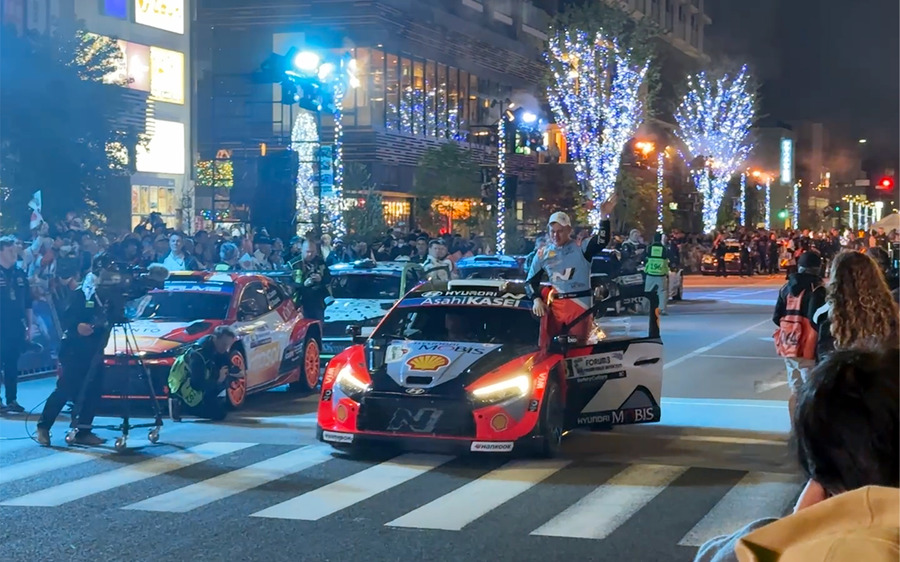 WRCラリージャパン開幕セレモニー、ラリーカー全51台が集結！ファン熱狂のパレード披露