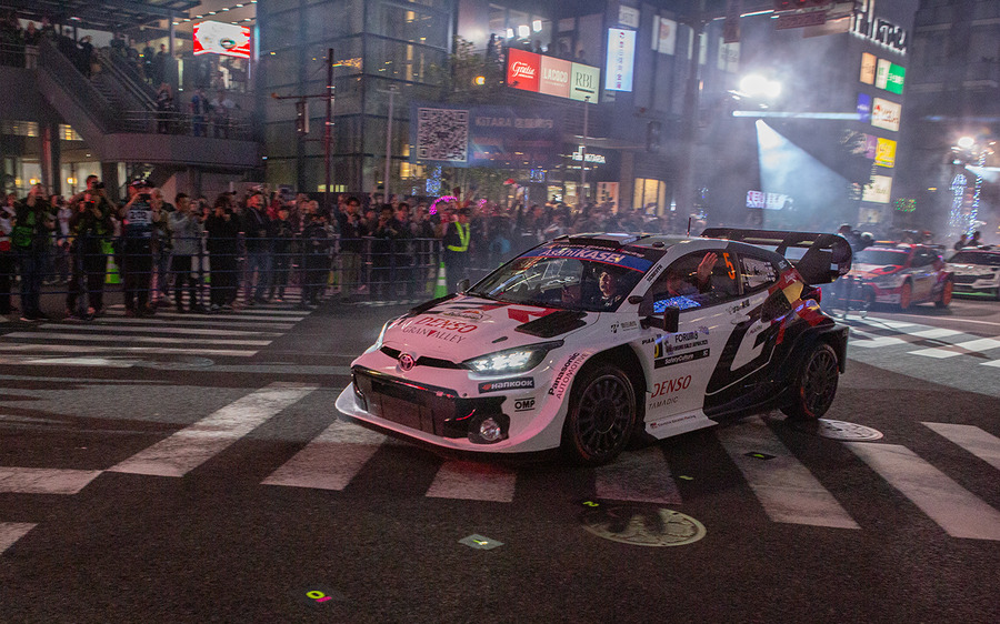 WRCラリージャパン開幕セレモニー、ラリーカー全51台が集結！ファン熱狂のパレード披露