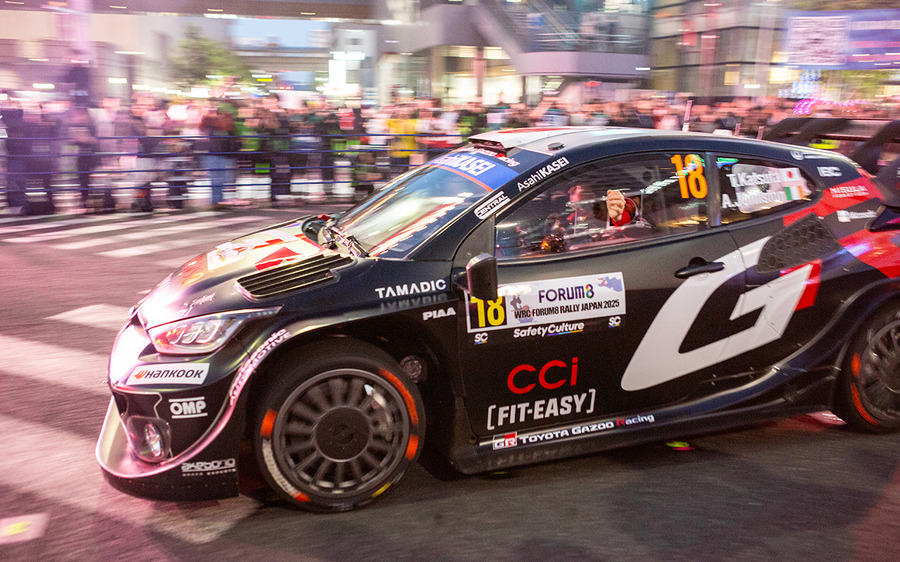 WRCラリージャパン開幕セレモニー、ラリーカー全51台が集結！ファン熱狂のパレード披露