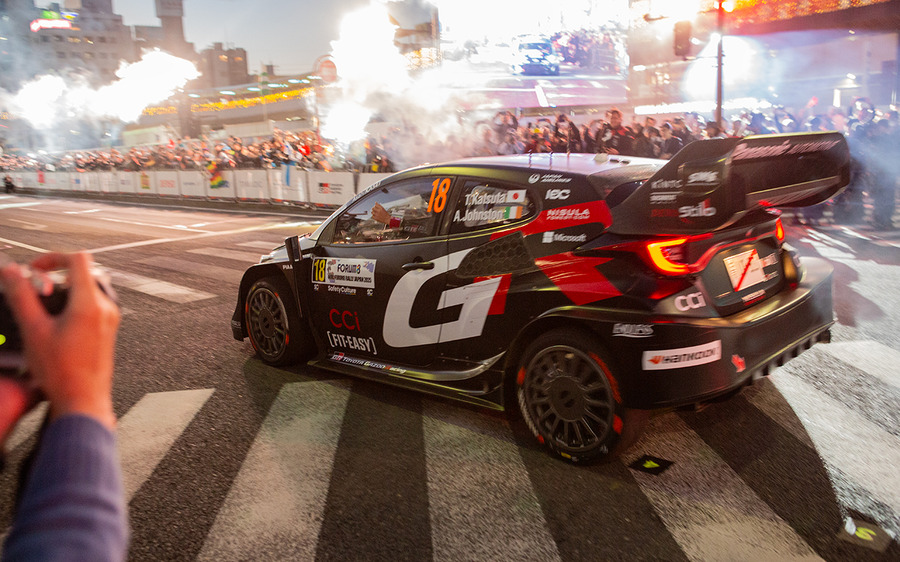 WRCラリージャパン開幕セレモニー、ラリーカー全51台が集結！ファン熱狂のパレード披露