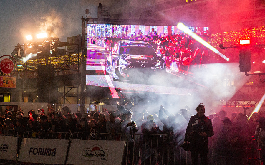 WRCラリージャパン開幕セレモニー、ラリーカー全51台が集結！ファン熱狂のパレード披露