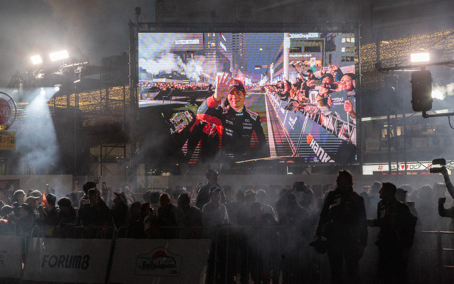 WRCラリージャパン開幕セレモニー、ラリーカー全51台が集結！ファン熱狂のパレード披露