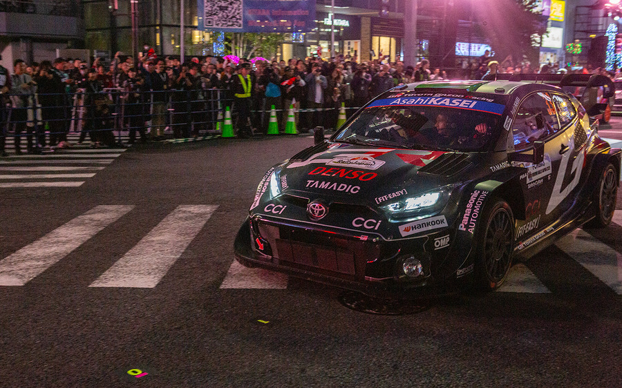 WRCラリージャパン開幕セレモニー、ラリーカー全51台が集結！ファン熱狂のパレード披露