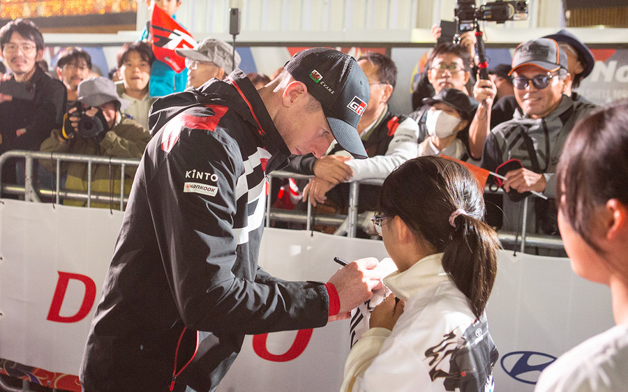 WRCラリージャパン開幕セレモニー、ラリーカー全51台が集結！ファン熱狂のパレード披露