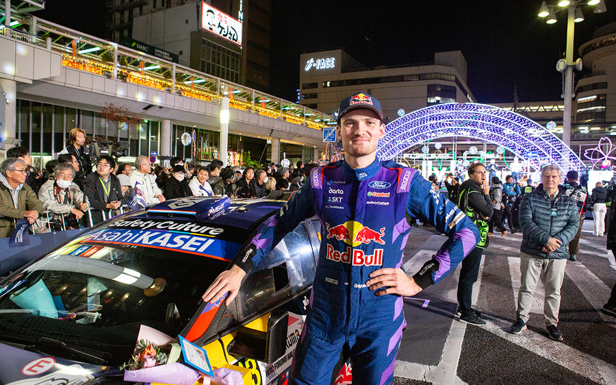 WRCラリージャパン開幕セレモニー、ラリーカー全51台が集結！ファン熱狂のパレード披露