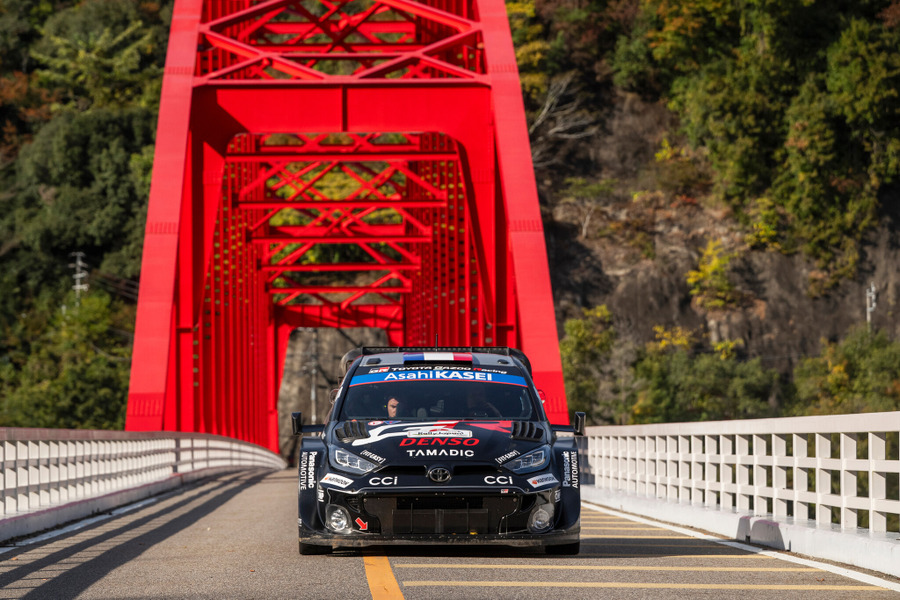 白熱のWRCラリージャパン、オジエが首位死守、勝田が肉薄！人気のサービスパークに歓声が響く