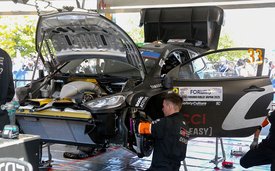 白熱のWRCラリージャパン、オジエが首位死守、勝田が肉薄！人気のサービスパークに歓声が響く