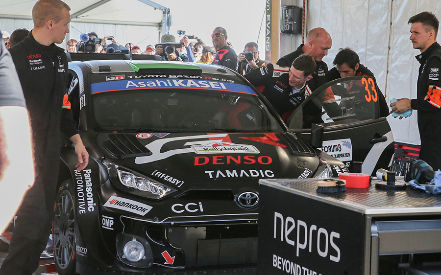 白熱のWRCラリージャパン、オジエが首位死守、勝田が肉薄！人気のサービスパークに歓声が響く