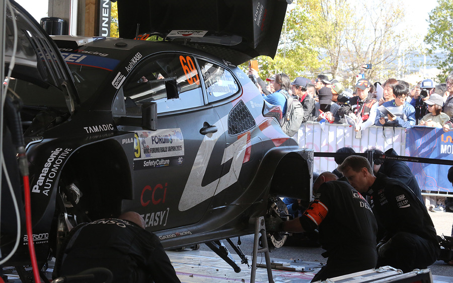 白熱のWRCラリージャパン、オジエが首位死守、勝田が肉薄！人気のサービスパークに歓声が響く