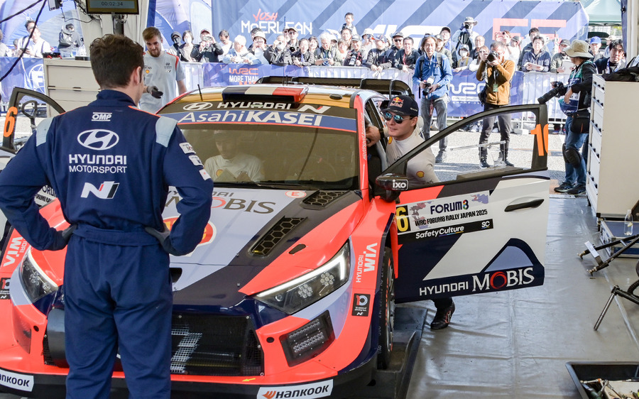 白熱のWRCラリージャパン、オジエが首位死守、勝田が肉薄！人気のサービスパークに歓声が響く