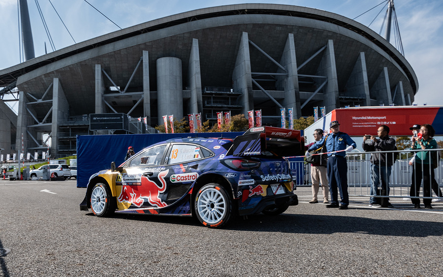 白熱のWRCラリージャパン、オジエが首位死守、勝田が肉薄！人気のサービスパークに歓声が響く