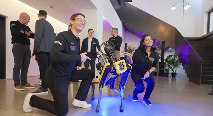 四足歩行ロボットSpotが現場巡回&AIが判断・実行 IFSとBoston Dynamics協業 画像