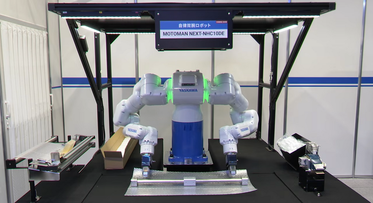 安川電機が双腕ロボットで梱包作業を自動化、模倣学習と強化学習でティーチングレス実現 画像