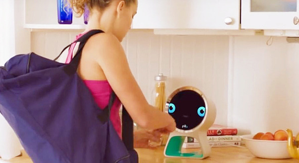 家族の健康を管理するためのロボット「pillo」、クラウド・ファンディングで資金募集 画像