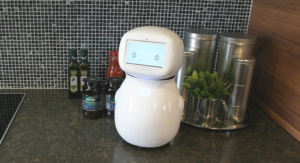 遠隔操作できる見守りロボット「シナモン」のコンセプトムービーが切なくてココロに染みる 画像