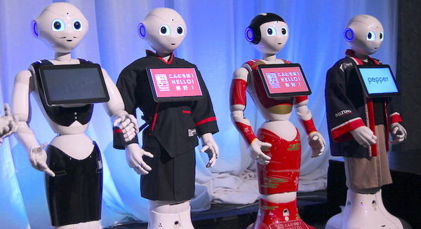 【SoftBank World 2016 徹底レポート(11)】Pepperの広がる付加サービス ～スマートメンテナンス、コンテンツ作成代行、Pepperアクセサリ～ 画像