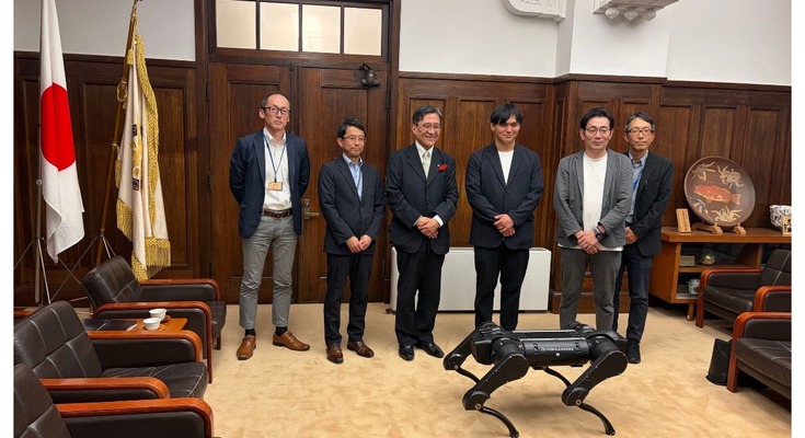 Highlandersが「京都フィジカルAI研究所」を開設 京都市長の松井氏を表敬訪問し四足歩行ロボット「HLQ Edge」を披露 画像