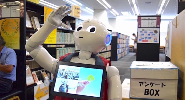 Pepperが図書館で質問回答。全国で運営する500館へのPepper導入を目指す図書館流通センターの取り組みとは 画像