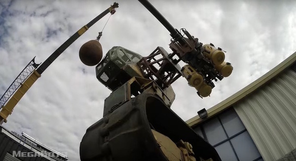 【最新情報】顔面に鉄球!? クラタスと対戦の10トンの巨大ロボット「Megabots」から新たなムービーが届く 画像