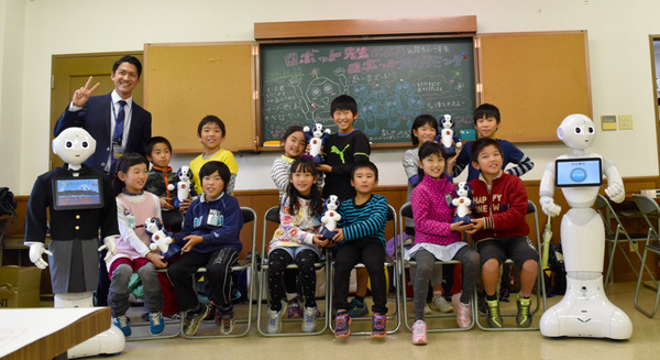 「未来はすぐそこに」Pepperが小学生にSotaのプログラミングを教える授業が福岡・能古島で開催 画像