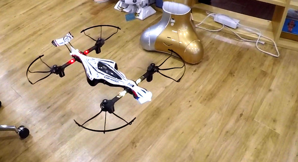 京商製、低空飛行レース用ドローン「DRONE RACER」レビューvol.4「さらに飛ばしてみた！」 画像