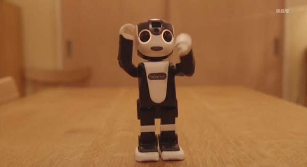 【ガッキー】ドラマ「逃げるは恥だが役に立つ」にRoBoHoN登場! #逃げ恥 画像