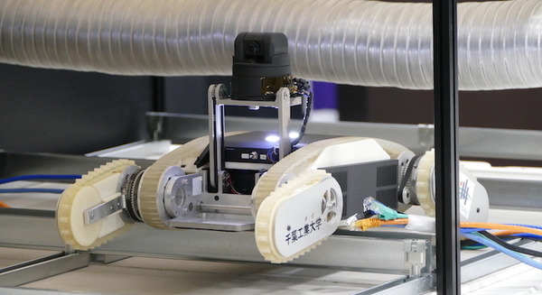 千葉工大と大成建設、天井裏点検ロボット「CHERI」を開発 小型軽量な探査ロボ 画像