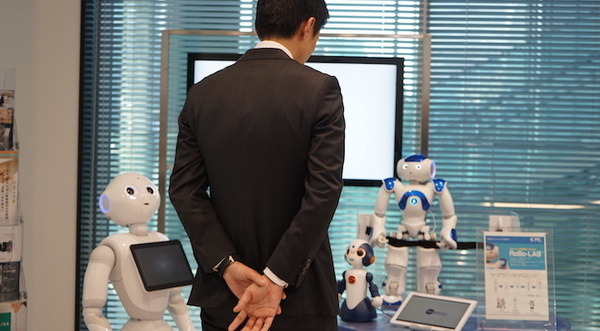 みずほ銀行八重洲口支店で2月17日までに「ロボット複数台連携体験」をしてみよう 画像