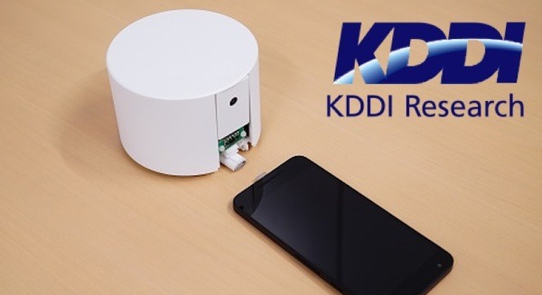 KDDI総合研究所がスマホを充電してくれる「充電ロボ」を開発！ 画像