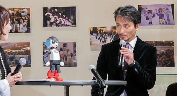 ロビ2の新機能や開発にかけた想い、人工知能やキャラクターロボットについて語る「ロボットクリエイター高橋智隆氏トークショー」 画像