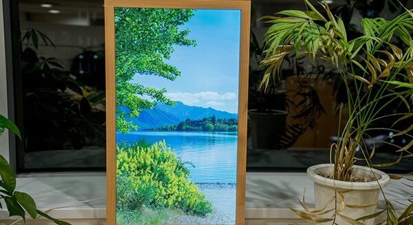 【デジタル窓】ドラえもんの「窓景色切り替え機」が現実に！Atmoph Window を会社に飾ってみた！ 画像