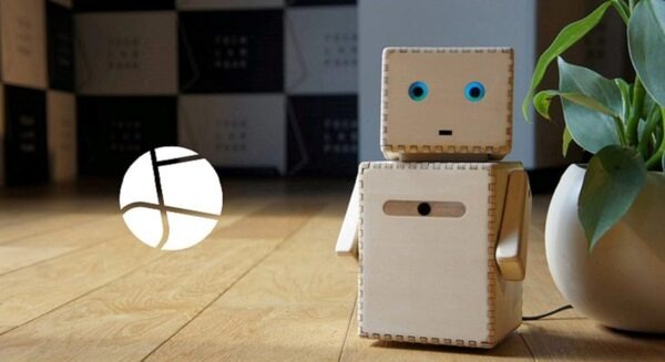 社長は17歳! 次世代の情報端末はパーソナルロボット! 「一家に1台」の木製ロボットを開発中 画像