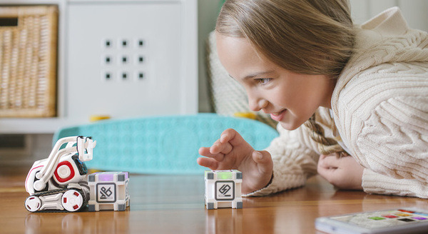 タカラトミーが米国で大人気のAIロボット「COZMO（コズモ）」を9月発売！ ピクサーのアニメーターも参加 画像