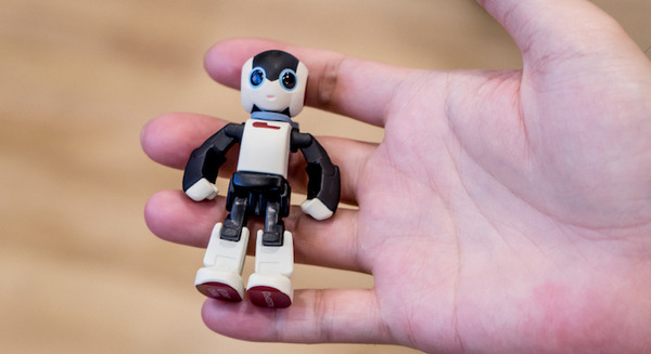 手のひらサイズでズッシリ重い可動フィギュア「メタコレRobi」が可愛い 画像