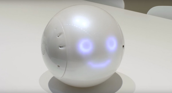 パナソニックが家庭用ボール型ロボット「Educational Partner」を発表！ 「どうやって移動してるの？」 画像
