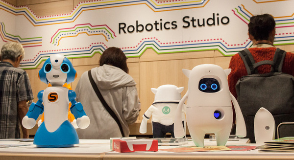 新宿高島屋「ロボティクススタジオ」OPEN！百貨店で初となるロボット常設売り場に、会話/教育/ホビー/スタンド/ダンス/ランドロイドなど各種ロボットが勢揃い 画像