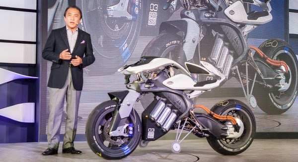 【圧倒的未来感】ヤマハの自立するロボット・オートバイ「MOTOROiD」(モトロイド)が転倒しないしくみ　開発者インタビュー 画像