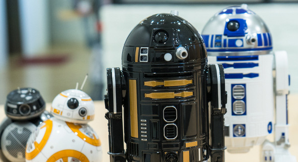 【動画あり】スフィロのスター・ウォーズ新ドロイド「R2-Q5」レビュー！注目のポイントはココ！「R2-D2」とも比べてみた 画像