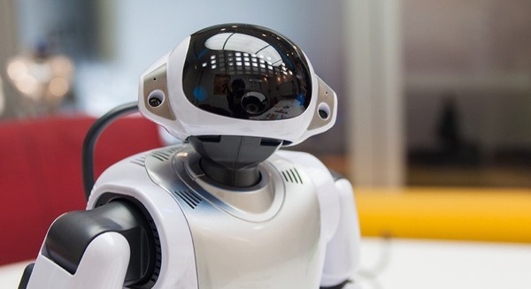 富士ソフトの「パルロ」、肥後銀行の窓口で金融商品の案内へ。ロボットによる「説明内容の均一化」も狙う 画像