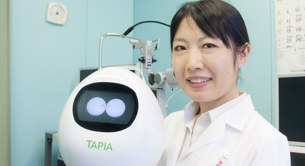 【医療xロボット】白内障手術の説明はロボット「パラメディTapia」にお任せ！ あさぎり病院の眼科にシャンティが導入 画像