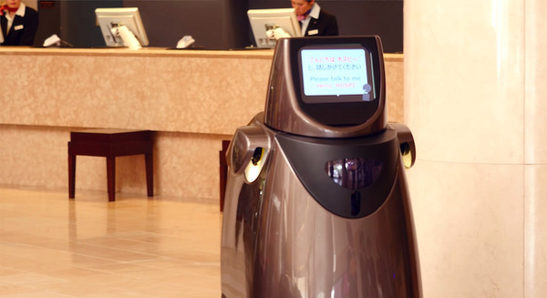 パナソニックが成田空港で自律走行ロボット「サイネージ HOSPI」の実証実験を実施 画像