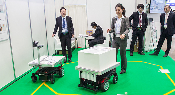 人に自動追従したり自律移動する運搬ロボット「サウザー(THOUZER)」がバーコード対応 画像