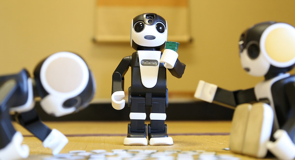 今月のロボホン新アプリは「百人一首」 新ダンスも追加 画像