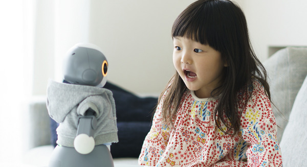 映像で家族を見守る！会話ロボットの「見守りKibiro」に「Kibiroカメラ」機能を追加　FRONTEOコミュニケーションズ 画像