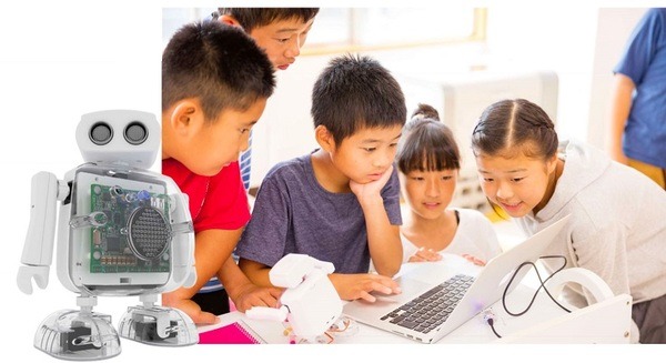 プログラミングを学べる小型2足歩行ロボ「Qumcum（クムクム）」4月1日正式リリース 画像