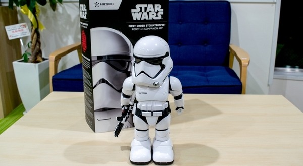 歩き方に特徴あり！ スター・ウォーズの「ストームトルーパー」開封の儀 画像