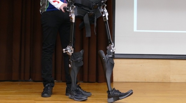 脊損者用歩行アシスト装具「C-FREX」は2020東京オリンピックでの聖火ランナーを目指す　埼玉医工連携成果発表会レポート 画像